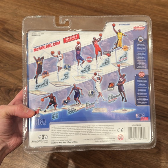 McFarlane Figure- NBA Dirk Nowitzki - Picture 4 of 5